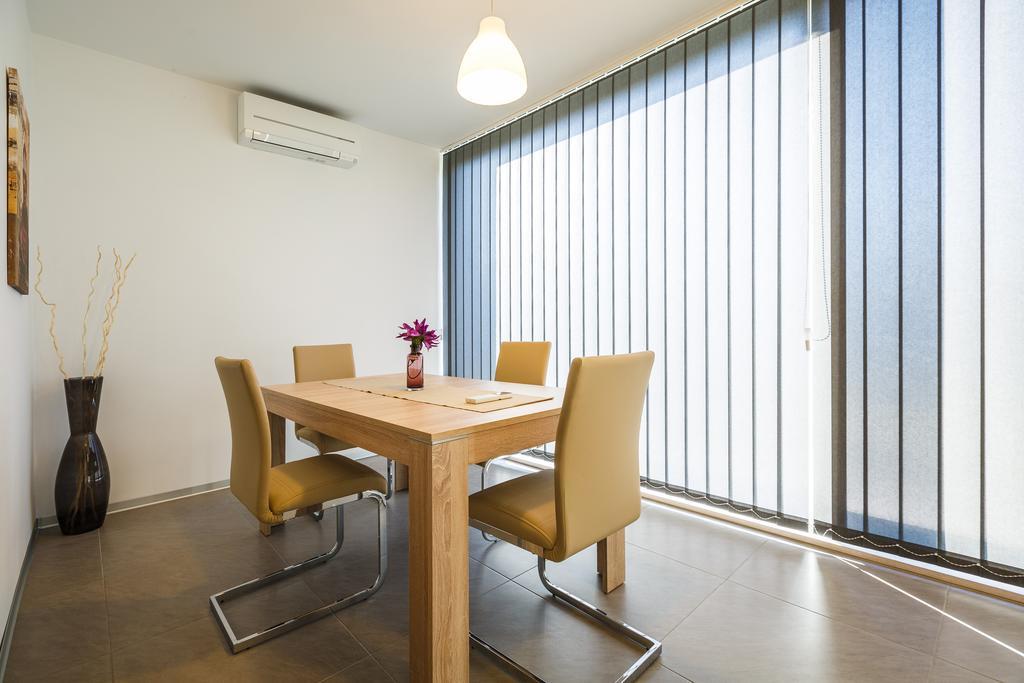 Ivni Apartmani Novigrad  Room photo